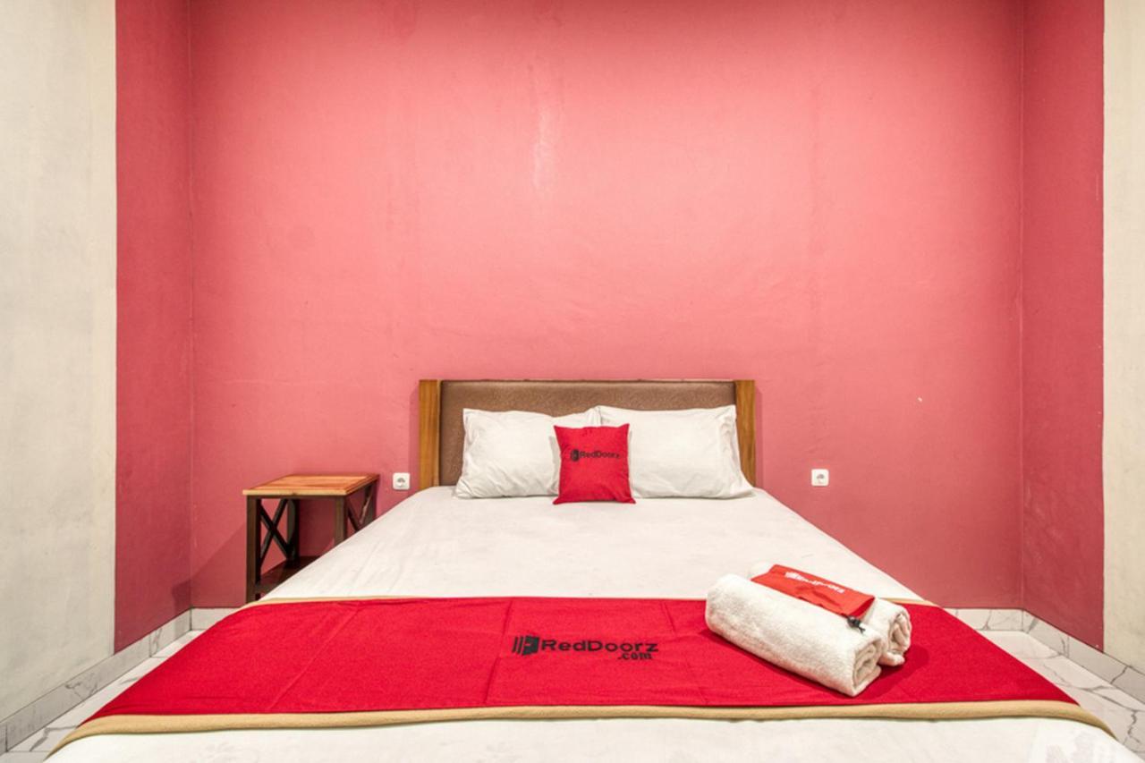 Reddoorz Plus @ Flory Hotel Yogyakarta Exterior foto